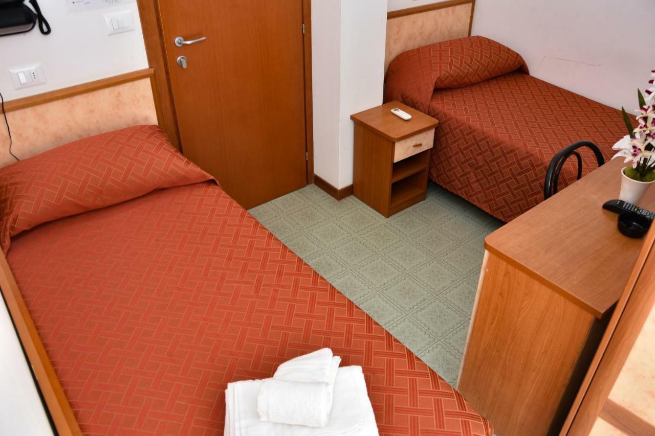 Tyc Hotel Viserbella di Rimini ภายนอก รูปภาพ