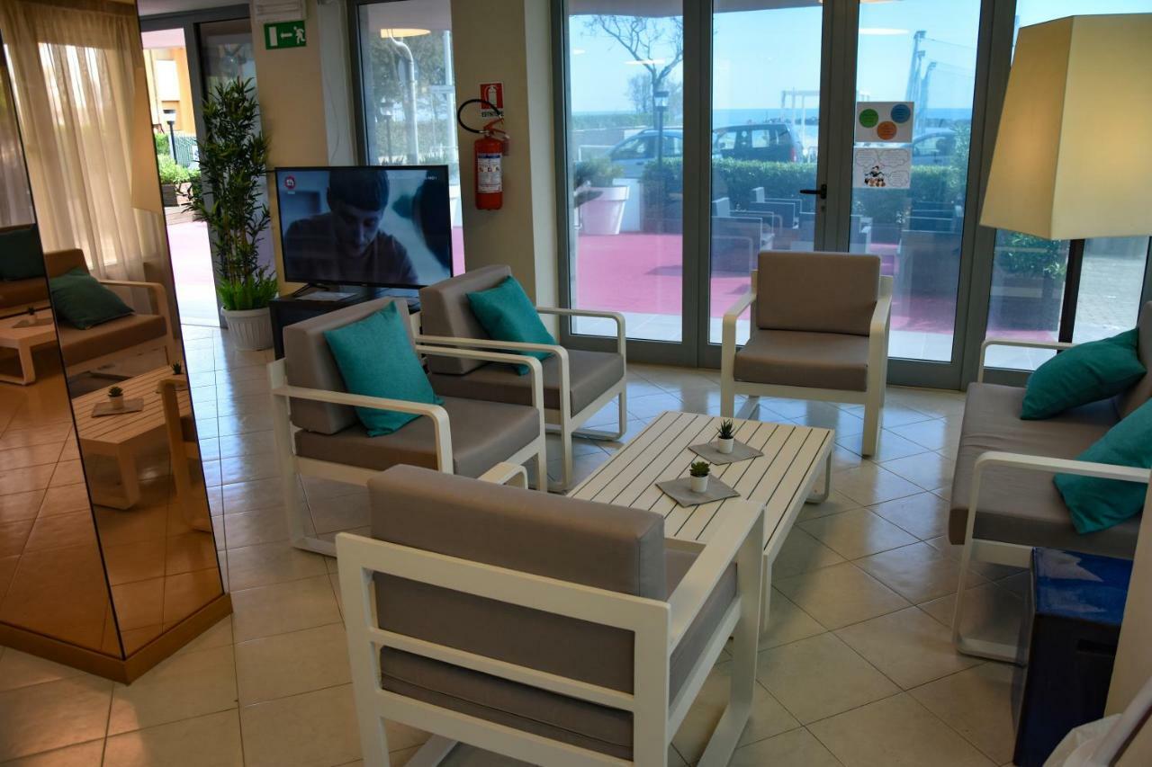 Tyc Hotel Viserbella di Rimini ภายนอก รูปภาพ